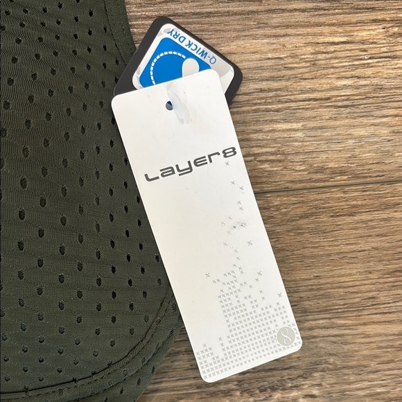 Layer8 Women's Size Medium Adjustable Band and Straps Sports Bra NWT - Picture 2 of 8